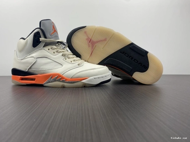 Total Jordan Orange Retro DC1060-100 5 0613